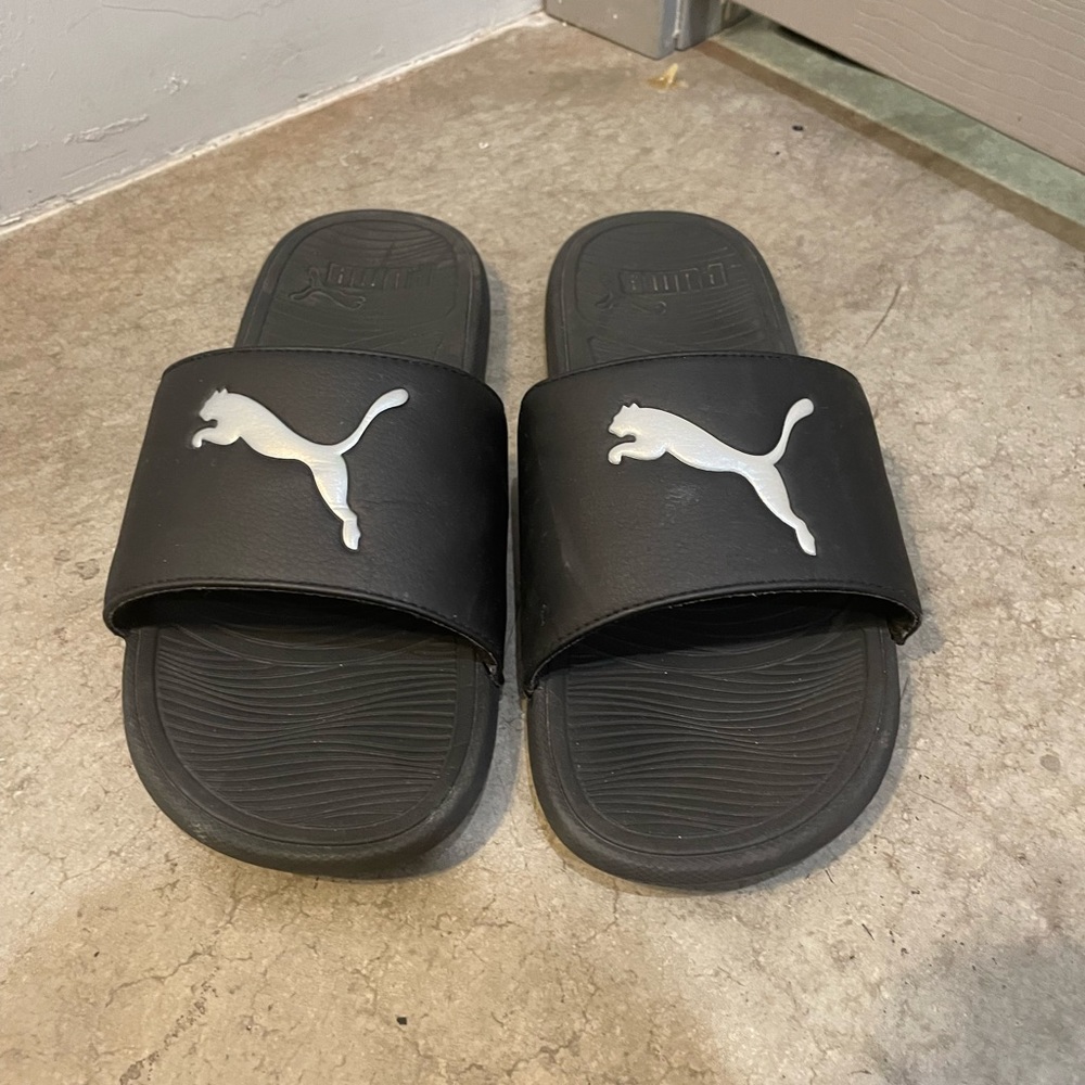 Black puma slides